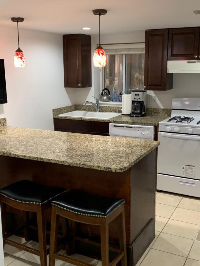 Renovated English Basement 2Bdrm Home Near Metro Вашингтон Екстериор снимка